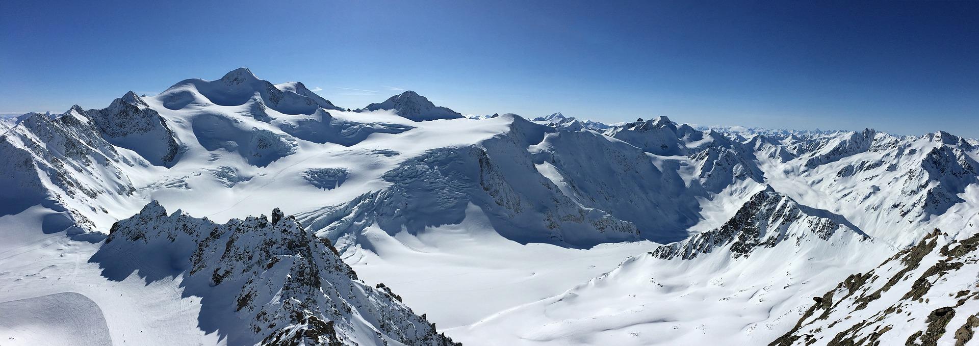 A picture of a snowy mountain range where Svante likes to ski